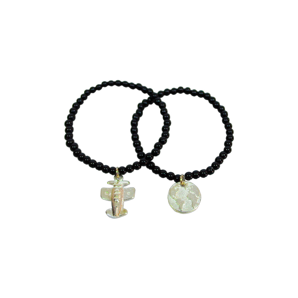 PULSERA DE CUENTAS CON DIJE MUNDO Y AVION.