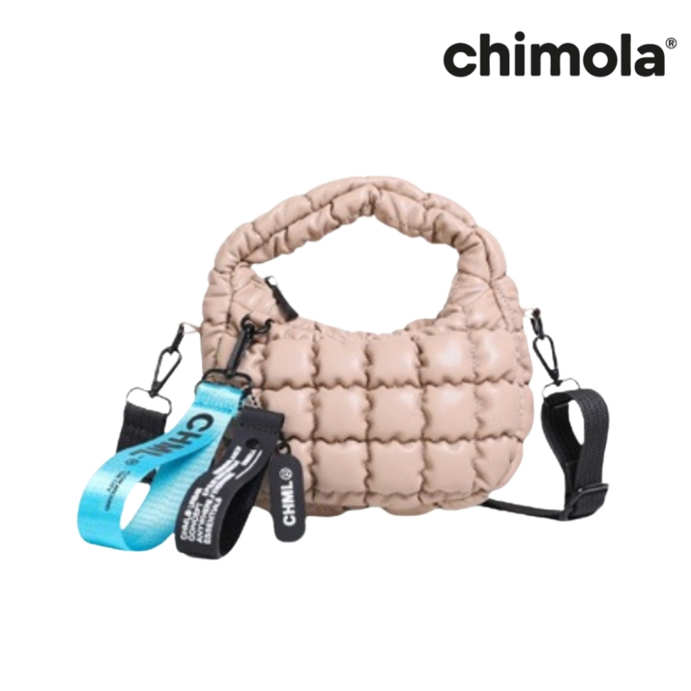 MINI BAG PUFFER CON LLAVERO DE CINTA CHIMOLA