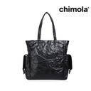 CARTERA TOTE CON BOLSILLOS SIMIL CUERO COLOR NEGRO